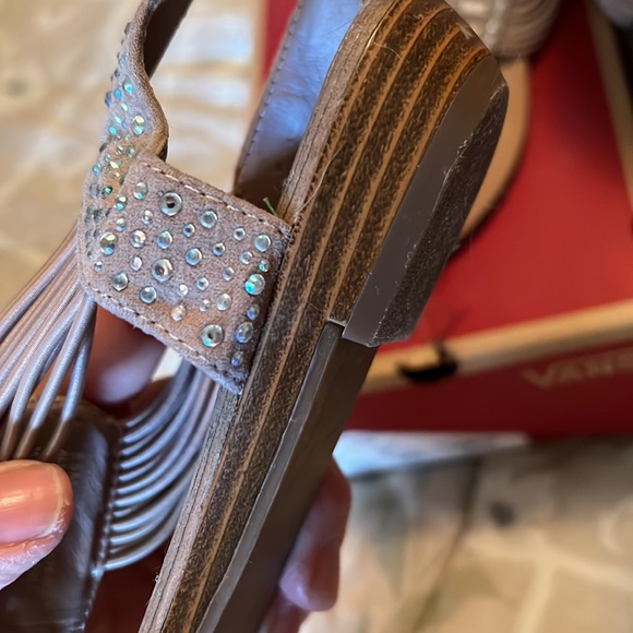 Sandals - Picture 4 of 4